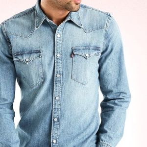 Levi's Jean Shirt. In E2341